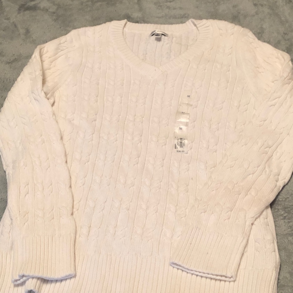 Kohl's Women's Cream Cable Knit V-Neck Sweater